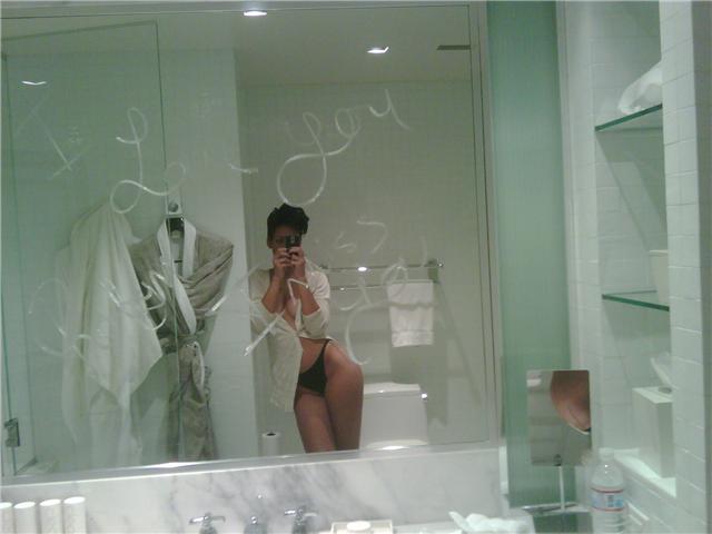 Rihanna Naked Phone Pics 88